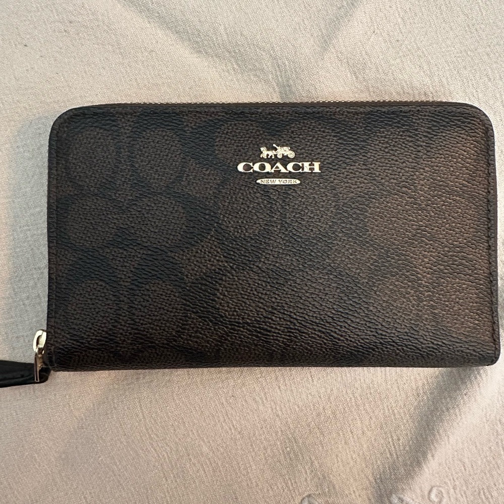 Coach medium zip wallet